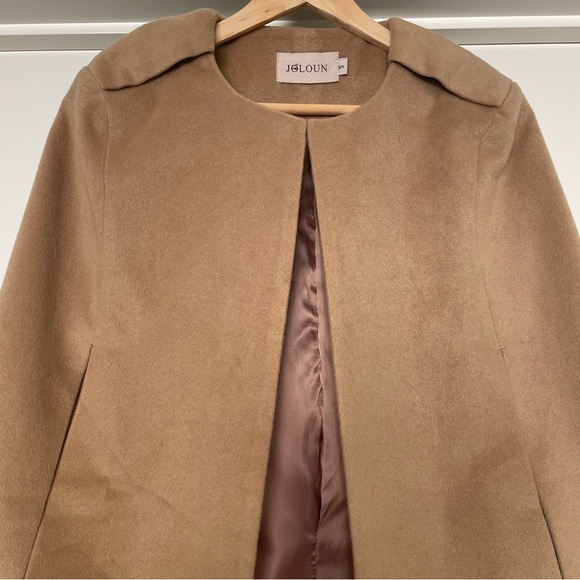 HOST PICK⭐️NWOT Beautiful Beige Cape Coat - Picture 2 of 10